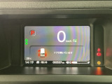 メータは先進的なデジタルメーターを採用!ゆっくりと数字が動くのでとても見やすく表示されます!平均燃費なども表示、エコな運転の手助けをしてくれます!