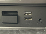 【 USB端子 】USB接続もついていますので携帯などの電子機器の充電にも使えて便利です♪