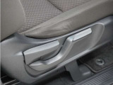 ◆シートハイトアジャスター◆運転席を上下に高さ調節ができます!運転ポジションを体格に合わせてシート調整できます。