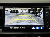 バックカメラの画像です。ガイドラインがスムースな車庫入れをサポートいたします。車庫入れの安心感がアップしますね。