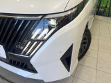 【LEDヘッドライト】悪天候や夜間走行時も良好な視界を確保し安心して運転できる高輝度LEDヘッドライトを装備!点灯速度が早く、消費電力も抑えられています。