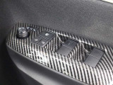 運転席からも操作可能な全席パワーウィンドウが装備されています。