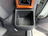 【運転席ドリンクホルダー】