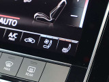 ●フロントシートヒーティング:運転席・助手席共に三段階で調節が可能なシートヒーターを装備しております。季節を問わず快適にご使用いただけます。