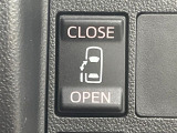 【パワースライドドア】スマートキーや運転席のスイッチでスライドドアの開閉が可能♪電動だから力を入れてドアを開ける必要が無く、小さいお子様でも、重い荷物を持っている時もラクに開け閉めできます♪