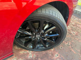 215/45R18タイヤと専用アルミホイール付き!冬タイヤは別途ご用意が必要です。ぜひご相談ください(^^♪