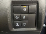 【スマートアシスト】走行中に前方の車両等を認識し、衝突しそうな時は警報とブレーキで衝突回避と被害軽減をアシスト。より安全にドライブをお楽しみいただけます。