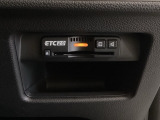ハンドルの右下にETC2.0がついています。高速道路の料金所の通過も楽々です。 カードの取り出しもしやすい場所についています。