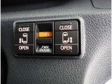 両側電動スライドドアのスイッチ付です。車内からもスイッチひとつで楽にドアの開閉が可能です。電動なので開閉時に力を使う必要がなく、半ドアになることもありません!