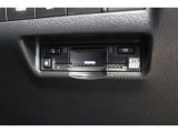 高速道路の利用時に便利なETC。料金所での停車や小銭を探す手間がなくなり快適です♪見た目もすっきりとしたビルトインタイプを装備しています。