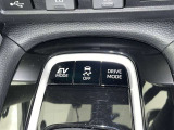 【横滑り防止機能】 車両走行安定補助システム搭載  車が横滑りしそうになった際に、横滑りを防ぐ安全装備が付いています。
