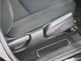 ◆シートハイトアジャスター◆運転席を上下に高さ調節ができます!運転ポジションを体格に合わせてシート調整できます。