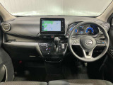運転席からの視界が左右に広く隅々まではっきりと見えます!クルマの前端も把握しやすく安心です!