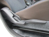 一人一人に合ったポジションにシートを細かく調整することが出来ます。長時間の運転でも疲れにくくなり、安心して運転することに寄与します。