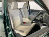 【運転席・助手席】内装ルームクリーニング済みです。しっかり綺麗にしていますので、是非、お確かめください。車に自信があるからこそ、是非一度ご来店頂き内外装も見てもらえると幸いです。