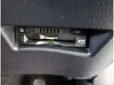 ナビ画面に連動したETCを装備しています。 過去に利用した利用料金も一目で分かって、とっても便利です。 ETCの抜き忘れ、挿し忘れも警告してくれるので安心ですね。