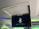 【12.8型フリップダウン】大画面モニターで後席でもエンタメをお楽しみいただけます。家族や友人とお出かけする機会が多い方に大人気です♪