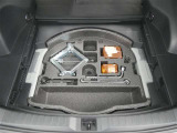【車載工具】タイヤ交換には必需品ですね!万が一に役立つ工具です。緊急時に備え、使い方をしっかり覚えておきましょう。