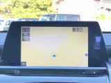 地図を画面上で確認でき、現在地を示すマークや周辺の道路が表示されています。目的地へ向かう際も位置関係を把握しやすく、慣れない場所への移動を便利にサポートします。