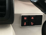 【EVモード】駆動用電池から電力を供給し、電気モーターのみを使って走行するモードです。住宅街や屋内の駐車場などで、騒音や排気ガスを気にすることなく走行することができます。