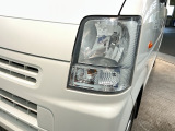 ヘッドライトで、夜道も安全運転 明るく安心です。