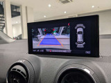 バックモニターはステアリングに連動するレーンガイドの表示がありますので、駐車が苦手な方もご安心ください。