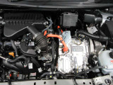 ё-POWERはエンジンを発電専用にしてエンジンの作動時間を短縮。さらにごくわずかな減速でも回生エネルギーがとれるよう設定してあらゆる走りのシ-ンで優れた燃費性能を発揮します。
