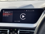 【アップルカープレイ】iPhoneがBMW車両とワイヤレスで接続されます。Apple CarPlayでは、オーディオストリーミングやメッセージングアプリがディスプレイに表示されます。