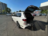 地域最大級の展示台数!お気に入りのお車があれば、ぜひステアリングを手にしてください。稀少モデルも鋭意取り揃え、幅広いニーズにお応え致します。スタッフ一同皆様のご来店を心よりお待ち申し上げます。