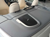 Burmester 3Dサラウンドサウンドを搭載。ルーフの開閉を問わず、立体感のある音がドライブを彩ります。
