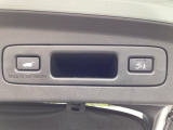 荷物の積み降ろしをより快適にするパワーテールゲートを装備。スイッチ操作ひとつでスムーズに開閉でき、予約クローズ機能により、閉めるタイミングを設定して自動でクローズ可能です。