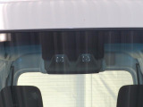 安全装備(現行)スマートアシスト付です。毎日の運転で感じる不安や緊張を減らしヒヤッとするシーンの回避をサポートします。みんなに安全・安心を。