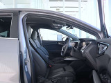 クオリティの高いシートを採用するのは、Audiのクルマづくりの哲学のひとつです。特に座り心地が重要です。体の大きなドイツ人が座っても頑丈な耐久性があります。。しかも肌触りも良く高級家具のようです。