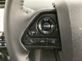 運転中、オーディオの操作をしてて、ハッとしたことはありませんか?ステアリングスイッチは、運転中でもハンドルでオーディオの操作が可能です。安全なドライブをサポートします。