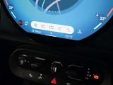 iPhoneをお使いであれば接続してカーナビとして使用できます。