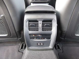新車登録から5年目まで、最長4年間の走行距離無制限保証をご用意。ご購入後も安心が長く続きます。