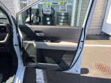 運転席ドアも大きく開くため使いやすいです!