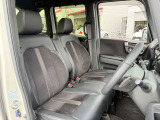 運転席シート廻りは使用感も少なく、良好な状態となっています。前オーナー様が丁寧に使っていたことがよくわかりますね。