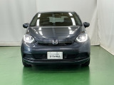 LEDヘッドライトを装備しています。LEDヘッドライトはとても明るく、雨の日や夜間走行も安全・安心です。オートライトコントロール付きで周囲の明るさに応じて自動で点灯・消灯します