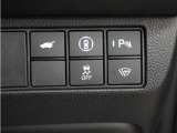 ホンダセンシングが装備されています。アダプティブレーダークルーズやレーンキープアシスト、車線逸脱防止機能なども備えていて、ロングドライブも快適で安全にお楽しみいただけます。