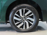 純正のアルミホイール装着車です。タイヤサイズは165/65R14です。