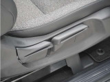 ◆シートハイトアジャスター◆運転席を上下に高さ調節ができます!運転ポジションを体格に合わせてシート調整できます。