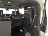 サードシートは左右独立して必要に応じて格納が出来荷室スペースを広く出来ます。
