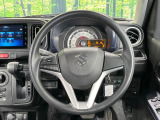 インテリアに合わせたデザインのステアリングは、運転される方のことも考え、運転しやすい形状、大きさです。是非一度、実際に触ってお確かめください。