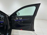 【メモリー付きパワーシート】3名までのシートポジションを記憶できるパワーシート!運転席のみ、ドアミラー・ステアリング位置も記憶可能です。高速道路などでの、運転交代時などに便利な機能です☆