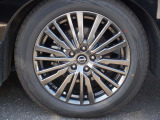 18インチアルミホイール!!格好良くてホイールがあなたの愛車をいっそう輝かせます☆