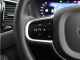 前方車を自動追従するアダプティブクルーズのほか、ステアリング操舵も行う進化型クルーズ『パイロットアシスト』を搭載。車体を車線内へと適正に維持しつつ先行車を忠実に追従します。
