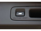 パワーテールゲートはスイッチ一つでらくらく開閉。予約機能で離れたら自動で閉める機能もございます