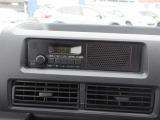 AM/FM電子チューナーオーディオ付。ニュースや音楽を気軽に楽しめる便利な装備です。