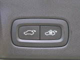 【パワーバックドア】スマートキーや運転席のボタンを押すだけでリアゲートが自動で開閉します!荷物を持っている時や、高い位置にあるバックドアを閉める際に便利な機能です。